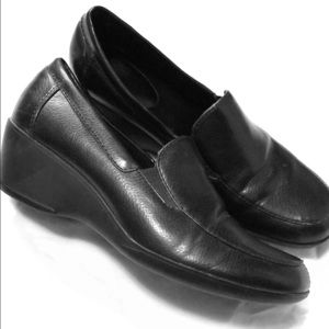 Mootsies Tootsies black dress shoes wedges